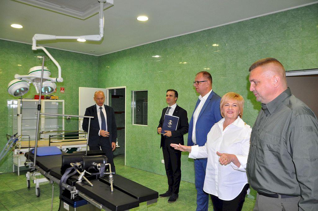 Medyczny sprzęt dla szpitala miejskiego w Mościskach pozyskany został z kliniki dra n. med. Grzegorza Raby. 

<br/>fot.UM Przemyśl  