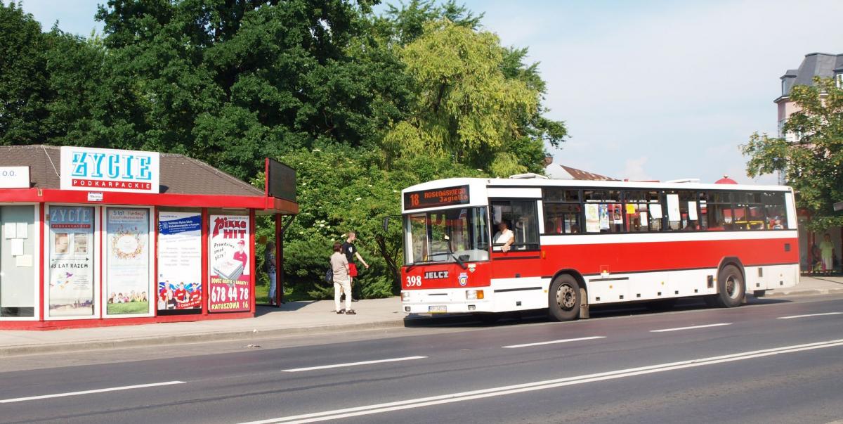 Autobusy linii nr 3, nr 4 oraz nr 16  będą kończyć i rozpoczynać swój bieg na przystanku „Obozowa – Polna SA”, natomiast dla linii nr 8 zostanie utworzona nowa pętla autobusowa przy ul. Sobótki. Nie będą już wozić pasażerów poza granice administracyjne miasta.<br/>fot.Mariusz Godos