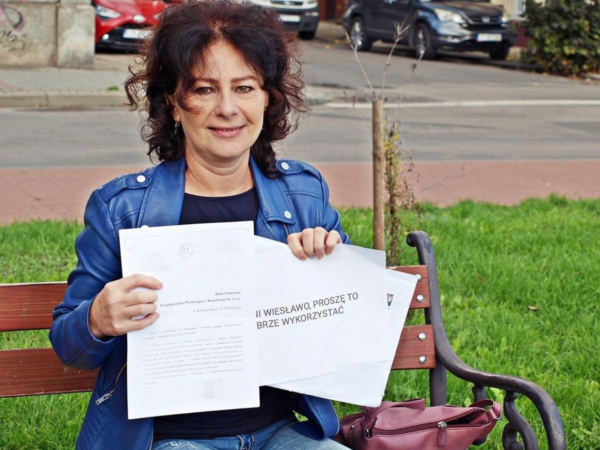 Pewnego dnia w skrzynce pocztowej Wiesławy Fuksy, byłej przewodniczącej Rady Nadzorczej Przedsiębiorstwa Wodociągów i Kanalizacji sp. z o.o. w Przemyślu, znalazła się koperta w formacieformatu A4 z dwoma dokumentami. I kartką z o treścią: „Pani Wiesławo, proszę to dobrze wykorzystać”.<br/>fot.Marius