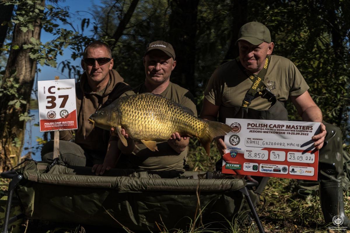 W tym roku na najwyższym stopniu podium Polish Carp Masters, stanęła drużyna Team Foxa Radymno w składzie: Kamil Maik, Grzegorz Wielgos i Maciej Wierzbowicz. <br/>fot.zbiory własne