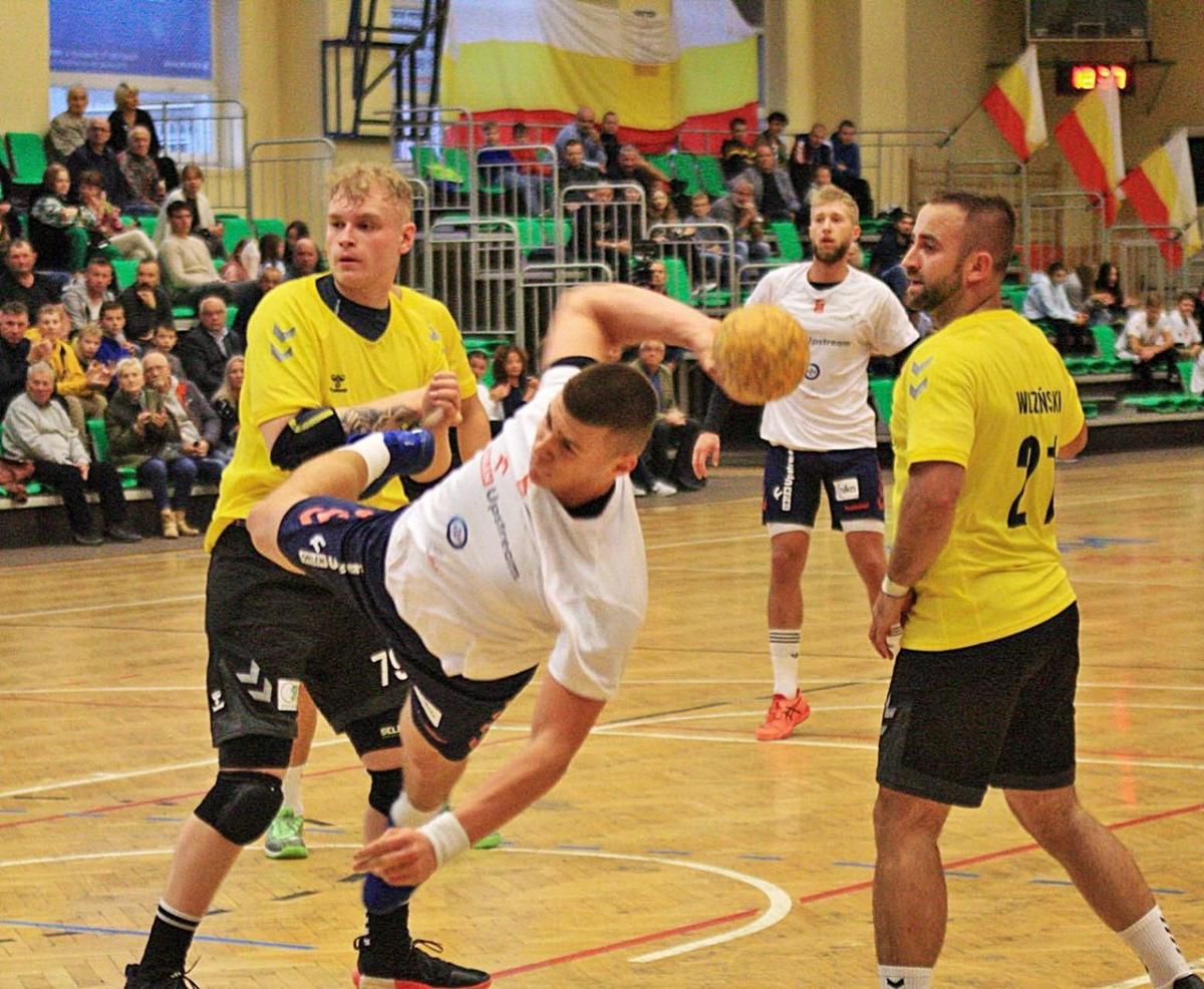 W akcji MVP (najwartościowszy) zawodnik meczu Janusz Wandzel. Młody zawodnik pozyskany z Gwardii Opole pokazał ogrom woli walki, serca i skuteczności.<br/>fot.Grzegorz Gajdzik