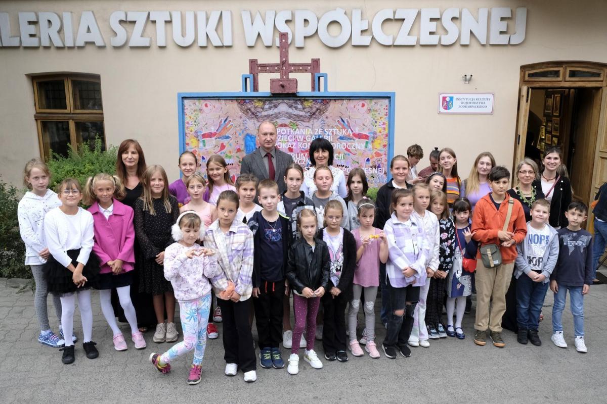 Autorzy wystawy „Pokaz końcoworoczny”.<br/>fot.Jacek Szwic