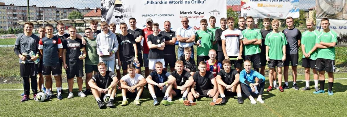 Uczestnicy finałowych zmagań na wspólnym zdjęciu.<br/>fot.ze zbiorów własnych