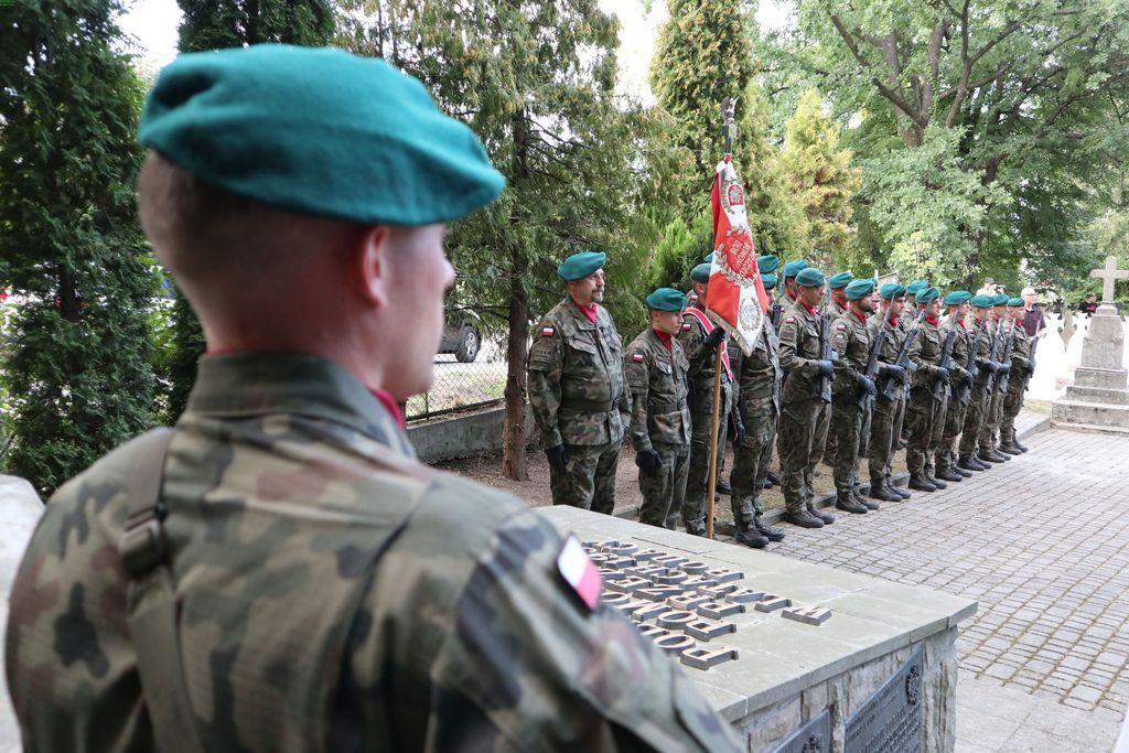 Główna część uroczystości odbyła się na cmentarzu wojskowym przy ul. Przemysława w asyście kompanii honorowej 5 Batalionu Strzelców Podhalańskich w Przemyślu.<br/>fot.UM Przemyśl  