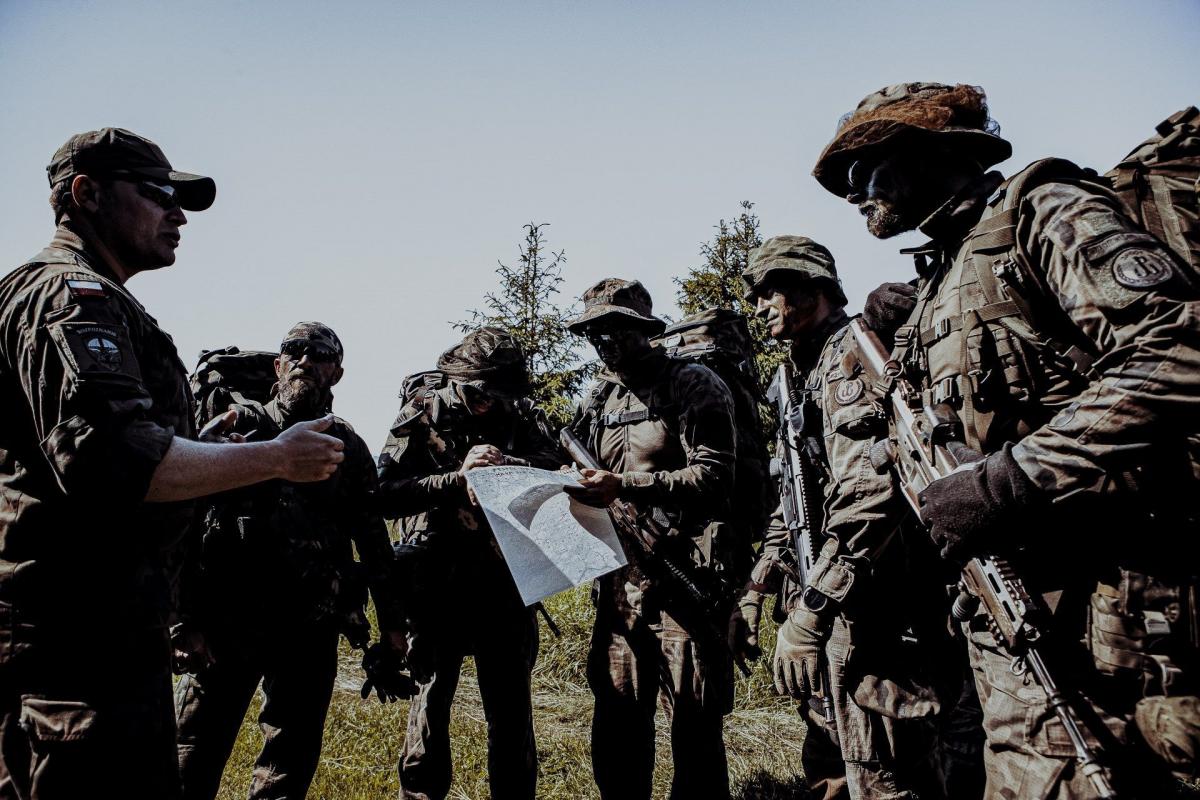 Szkolenia rotacyjne czy poligonowe podkarpackich terytorialsów ukierunkowane są głównie na optymalizację umiejętności w zakresie działań taktycznych czy strzeleckich.<br/>fot.3. PBOT