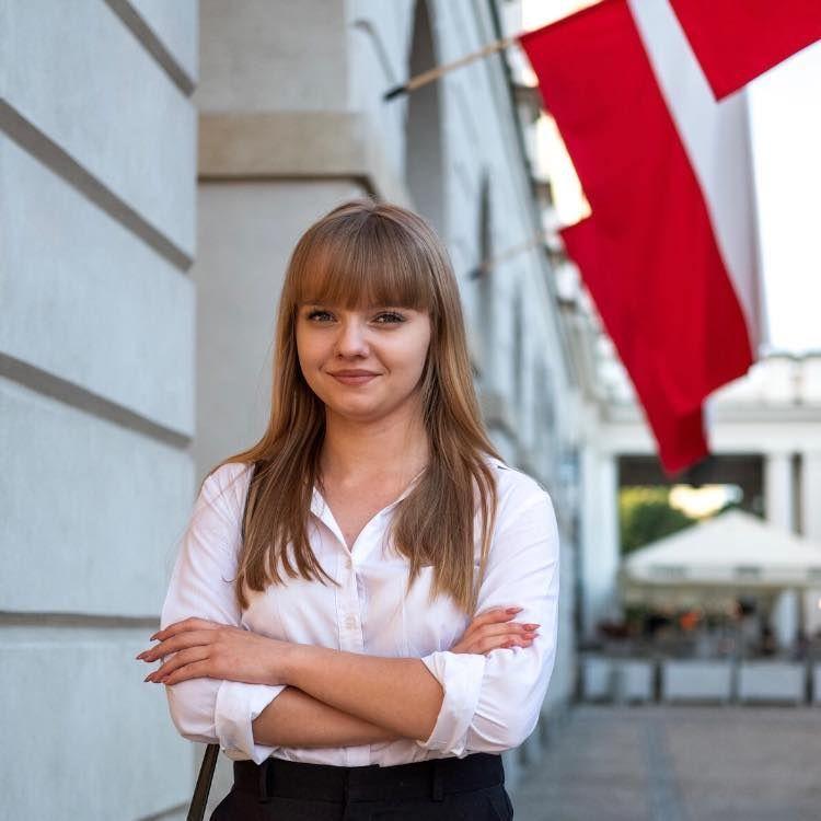 Martyna Łuszczek uczy się na profilu biologiczno-chemiczno-matematycznym. Ale już ma na koncie pierwsze doświadczenia zawodowe – w branży IT czy w obszarze technologicznym w Kancelarii Prezesa Rady Ministrów. – Jak dalej będzie wyglądała moja ścieżka związana z pracą i edukacją, czas pokaże. Na razi
