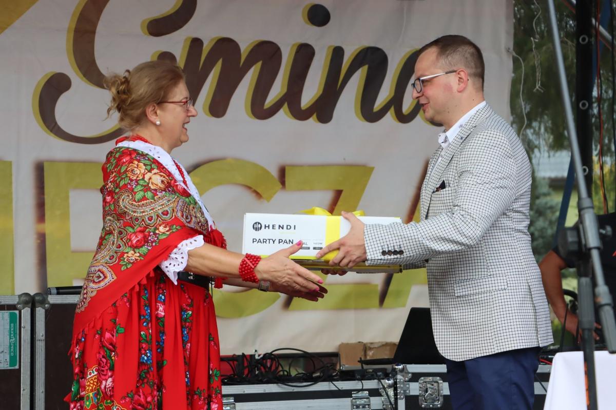 Wszystkie wypieki były wyśmienite, ale konieczne było wyłonienie tych najlepszych i uhonorowanie zwycięzców.<br/>fot.GOKSiT Bircza