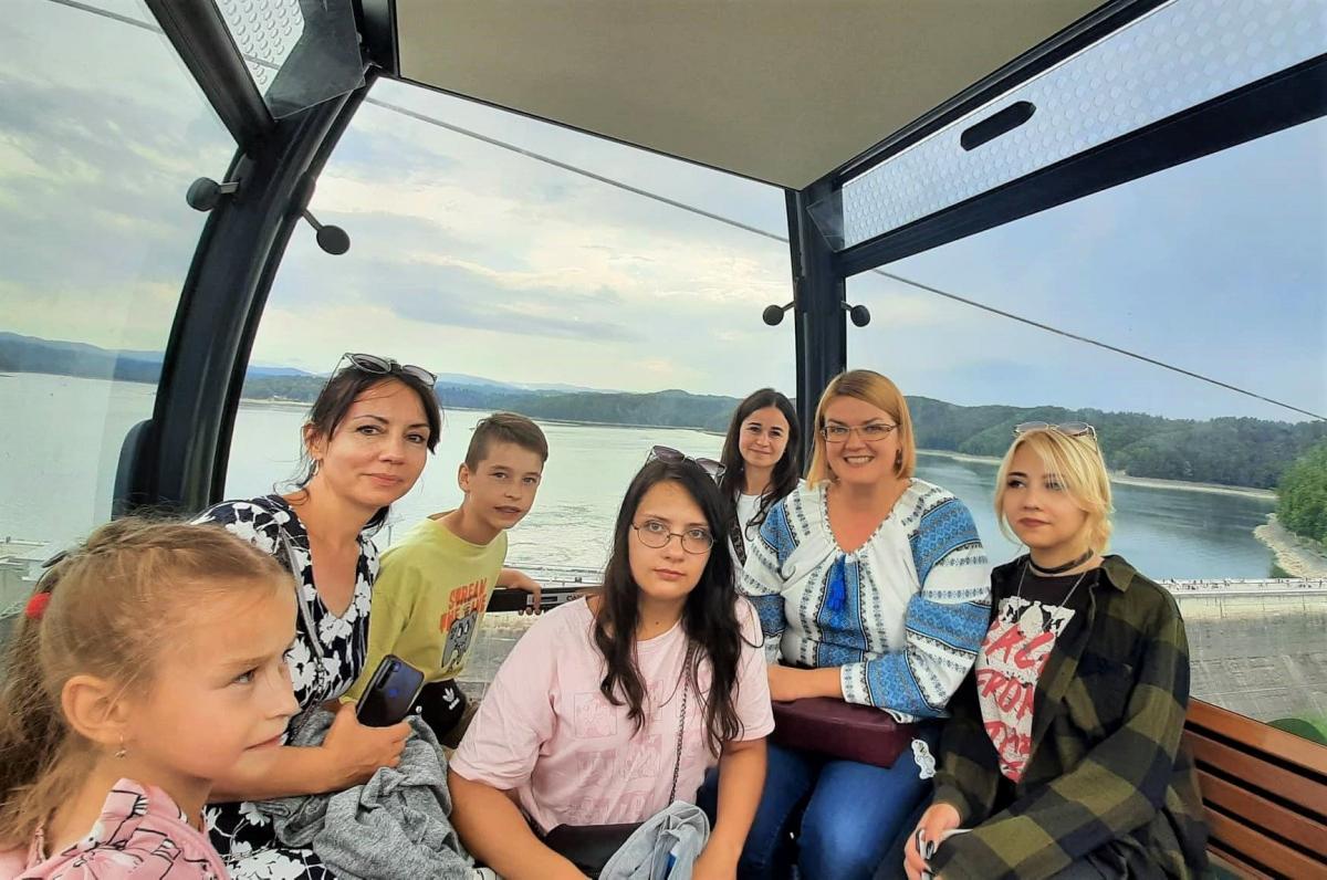 Wśród bieszczadzkiej zieleni, sprzyjającej relaksowi i wypoczynkowi, uczestniczki wraz z dziećmi biorą udział w wielu aktywnościach.<br/>fot.zbiory własne