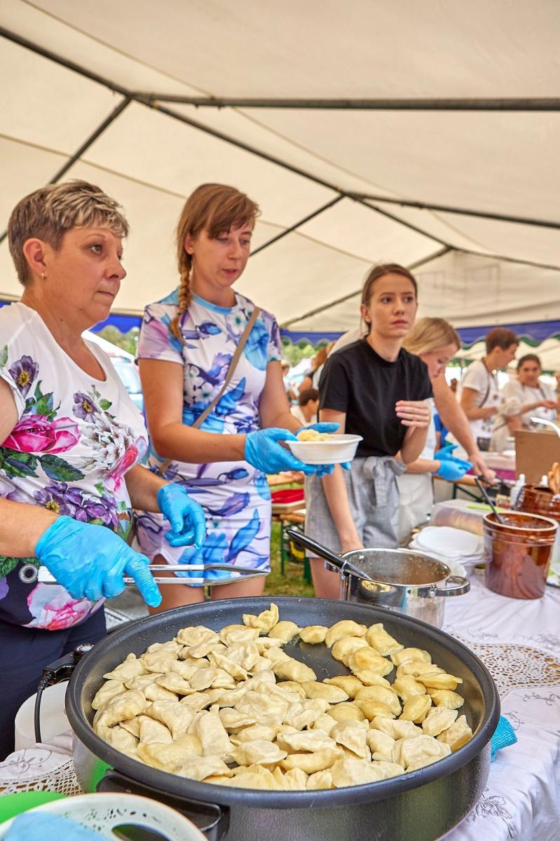 Podczas tegorocznej edycji święta zjedzono łącznie aż 17 tys. 200 pierogów przygotowanych przez 7 kół gospodyń.<br/>fot.gmina Horyniec-Zdrój/K. Kłysewicz