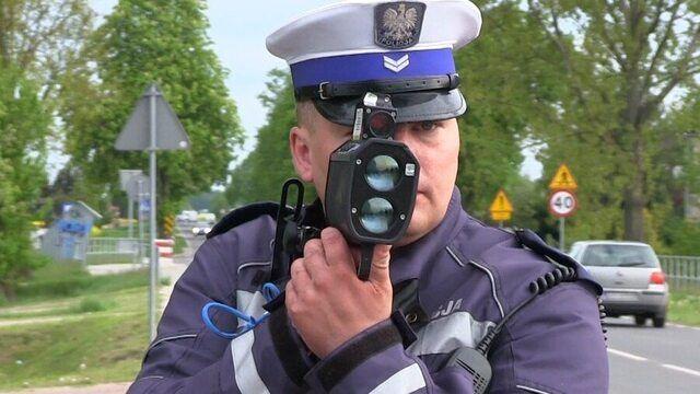 Po 17 września br. dwukrotne przekroczenie dopuszczalnej prędkości o 41 km/h będzie się wiązać z 26 punktami karnymi. A to dla kierowców będzie oznaczać odebranie prawa jazdy. Aby je odzyskać, trzeba będzie zdać ponownie egzamin państwowy.<br/>fot.ze zbiorów własnych