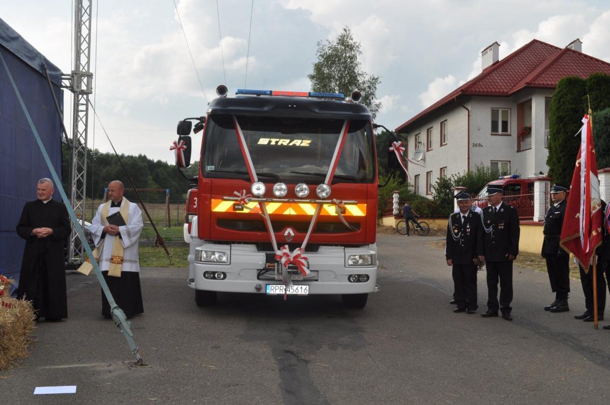 Nowy wóz OSP w Nienadowej został oficjalnie poświęcony.<br/>fot.UMiG Dubiecko