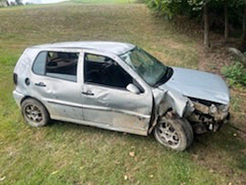 33-latek wjechał autem do potoku.<br/>fot.KMP Krosno