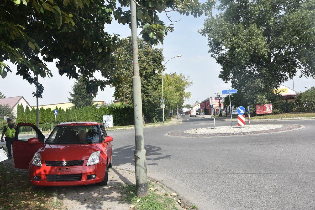 Rowerzysta został potrącony przez suzuki.<br/>fot.KMP Przemyśl
