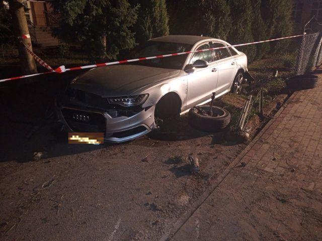 Pijany kierowca jechał uszkodzonym audi.<br/>fot.KPP Przeworsk