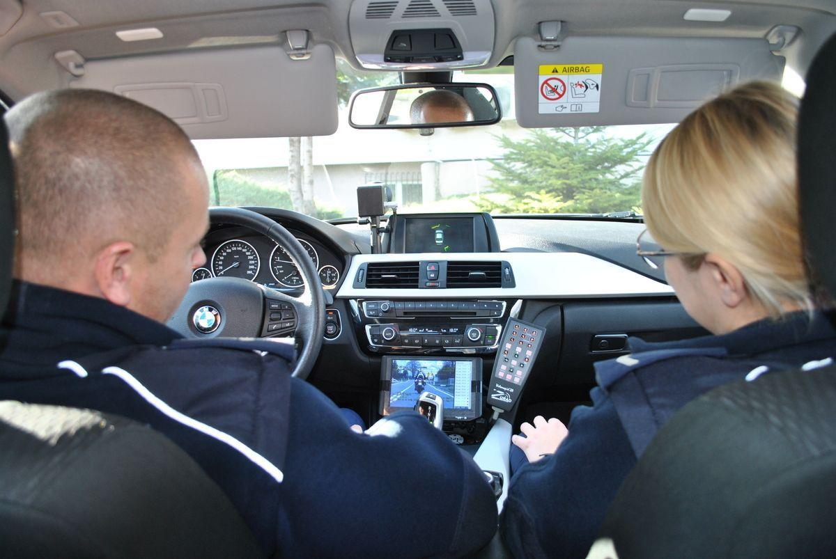 Przemyska policja apeluje o jazdę zgodną z przepisami oraz dostosowanie prędkości do panujących warunków na drodze.<br/>fot.KMP Przemyśl