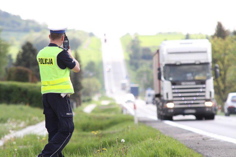 Policjanci ruchu drogowego zatrzymali do kontroli kierowcę land rovera, który jechał z prędkością 138 km/h.<br/>fot.archiwum policji