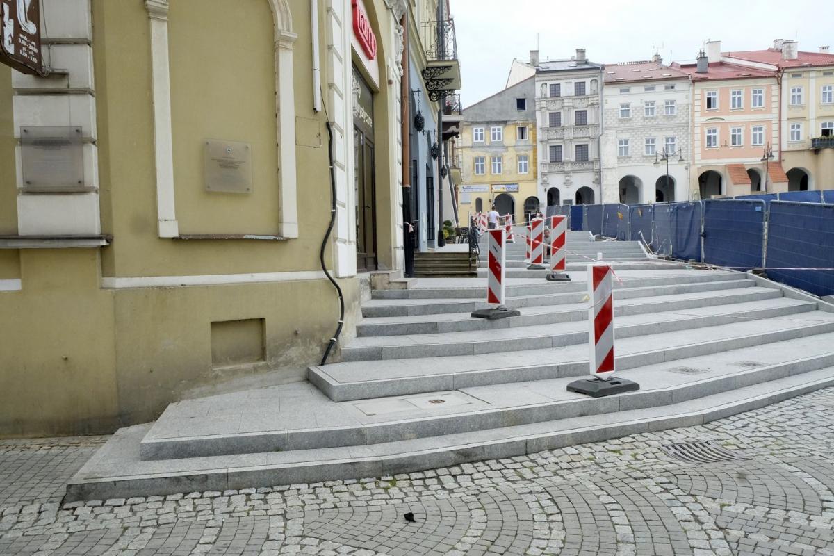 Dyskusyjne jest też wypuszczenie schodów na ulicę Kazimierza Wielkiego.  <br/>fot.Jacek Szwic