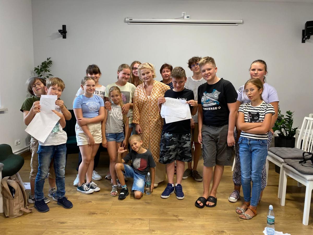 Warsztaty literacko-teatralne z aktorką Dominiką Ostałowską były jednym z ostatnich przedsięwzięć, zrealizowanych przez bibliotekę w ramach projektu. 

<br/>fot.Gminna Biblioteka Publiczna w Horyńcu-Zdroju