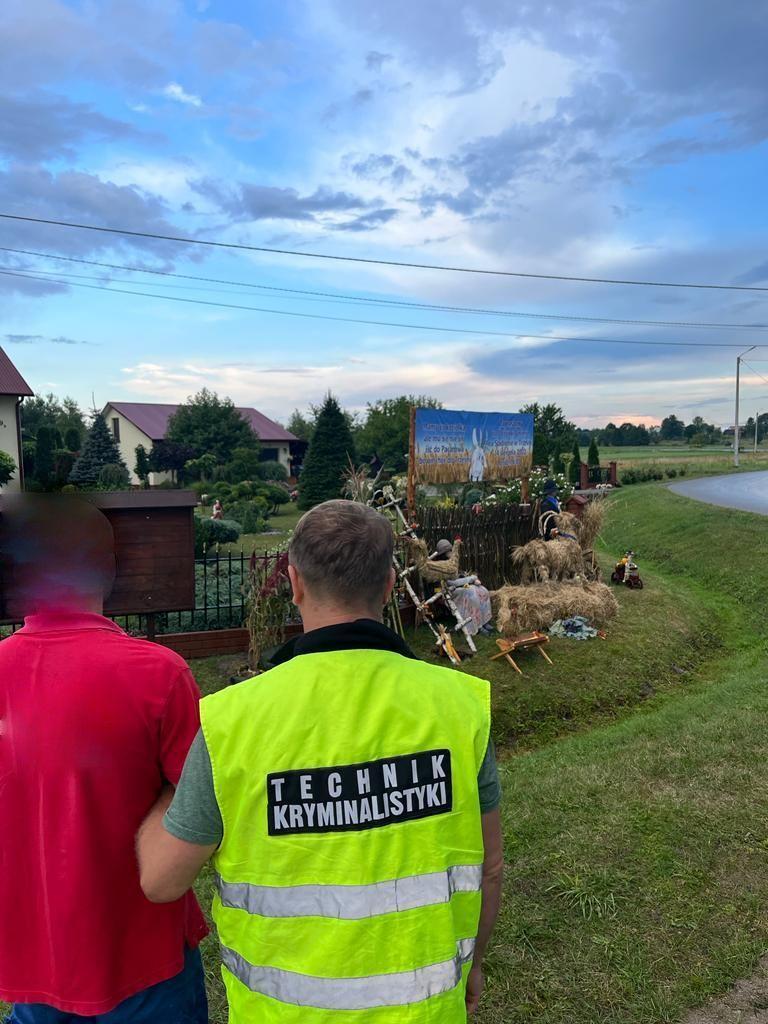 Mieszkańcy się napracowali, a wandale zniszczyli dekoracje jednej nocy.<br/>fot.KPP Kolbuszowa