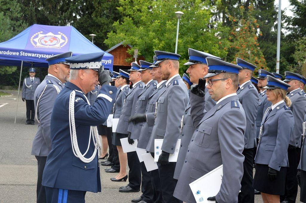 Z okazji Święta Policji wręczono 95 funkcjonariuszom nominacje na wyższe stopnie policyjne.

<br/>fot.UM Przemyśl  