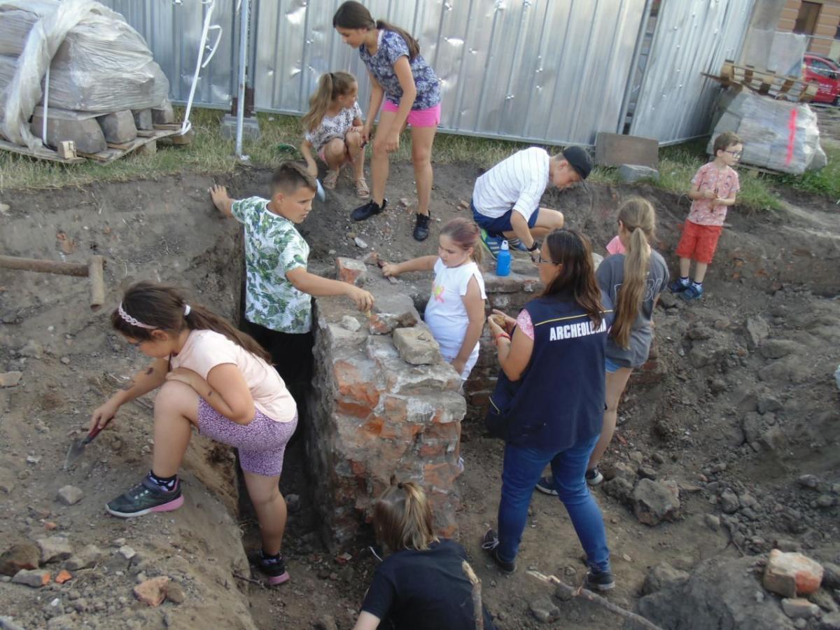 Warsztaty archeologiczne Stowarzyszenia Młodych Miłośników Jarosławia w miejscu byłej Kolegiaty Wszystkich Świętych.

<br/>fot.archiwum autora