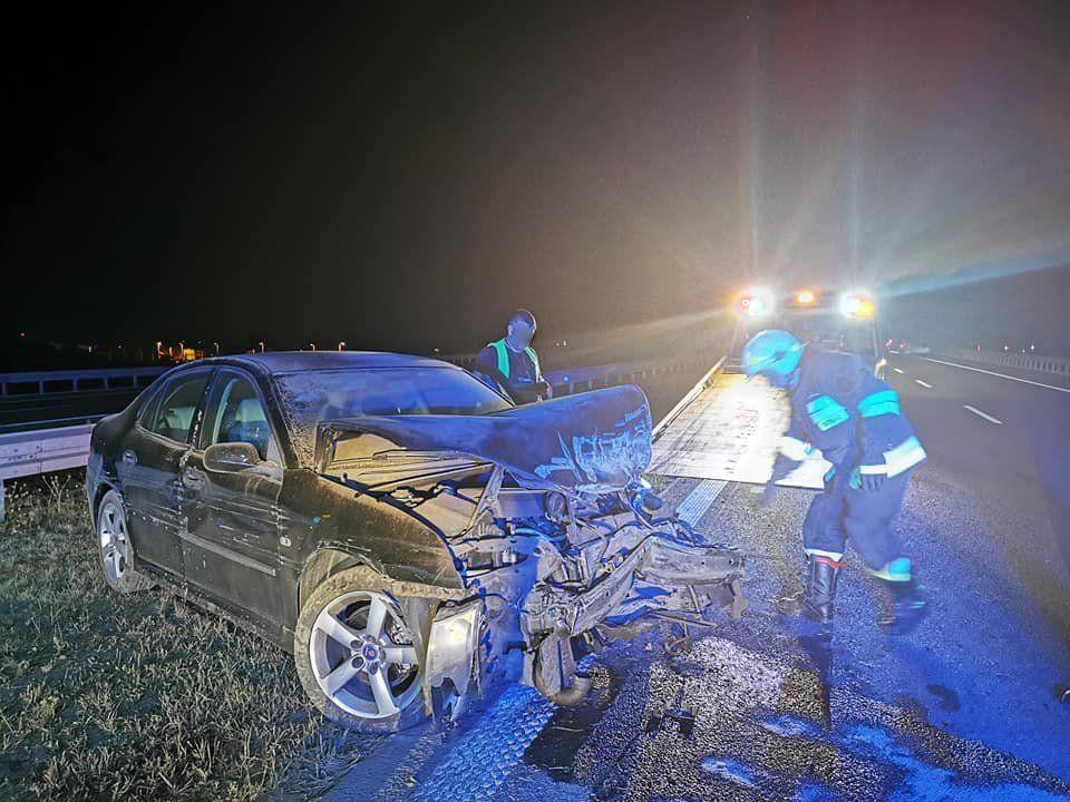 Saab uderzył w bariery ochronne.<br/>fot.asp. szt. Tomasz Flak, KP PSP Przeworsk