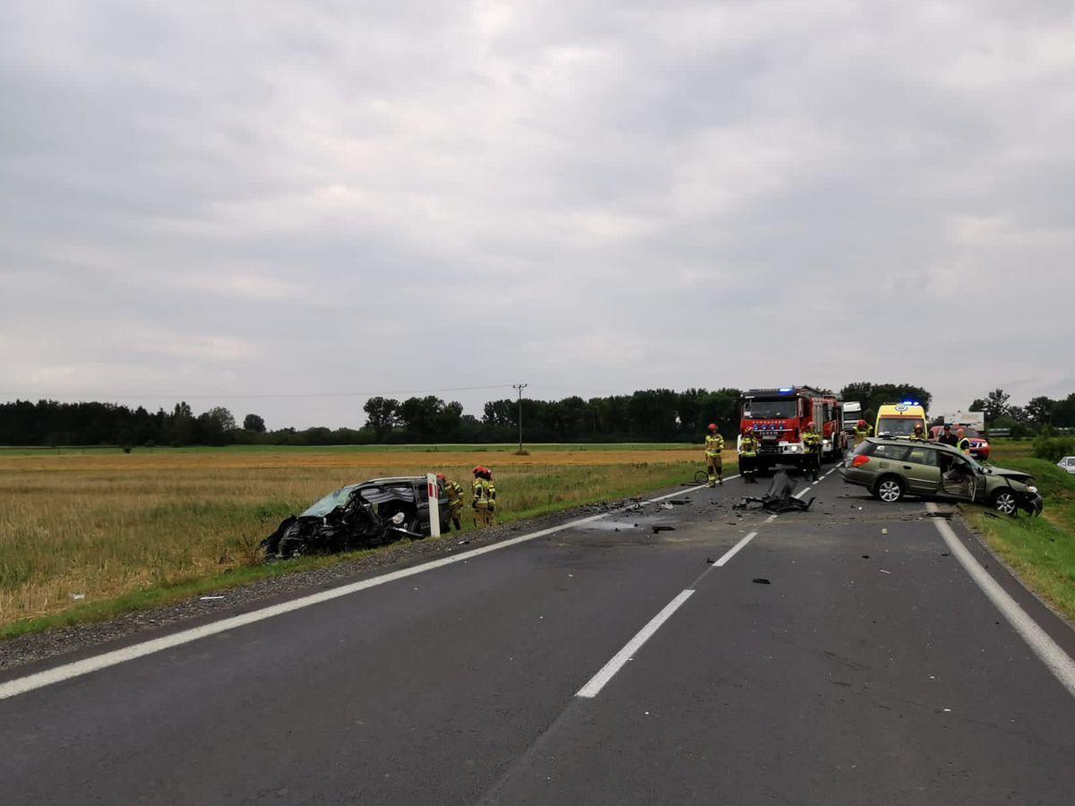 Miejsce wypadku na drodze wojewódzkiej nr 877.<br/>fot.KPP Leżajsk
