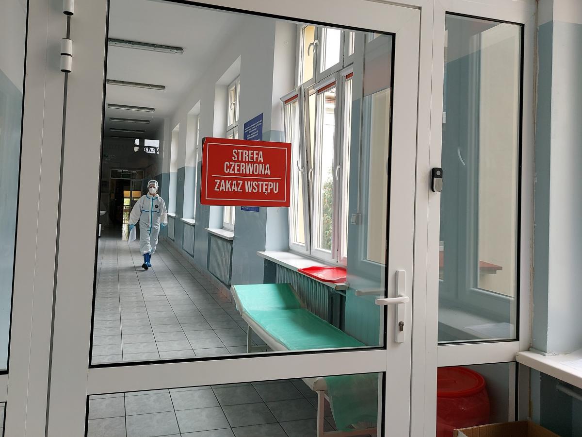 Punkt szczepień przeciw covid-19 w szpitalu wojewódzkim na Monte Cassino jest czynny w poniedziałki i środy od 10.00 do 13.00 oraz w piątki od 10.00 do 14.00. Ze względów organizacyjnych zalecana jest wcześniejsza rejestracja telefoniczna: 16 736 05 00 (pn. – pt. od 7.00 do 14.30) lub 533 325 196 (w