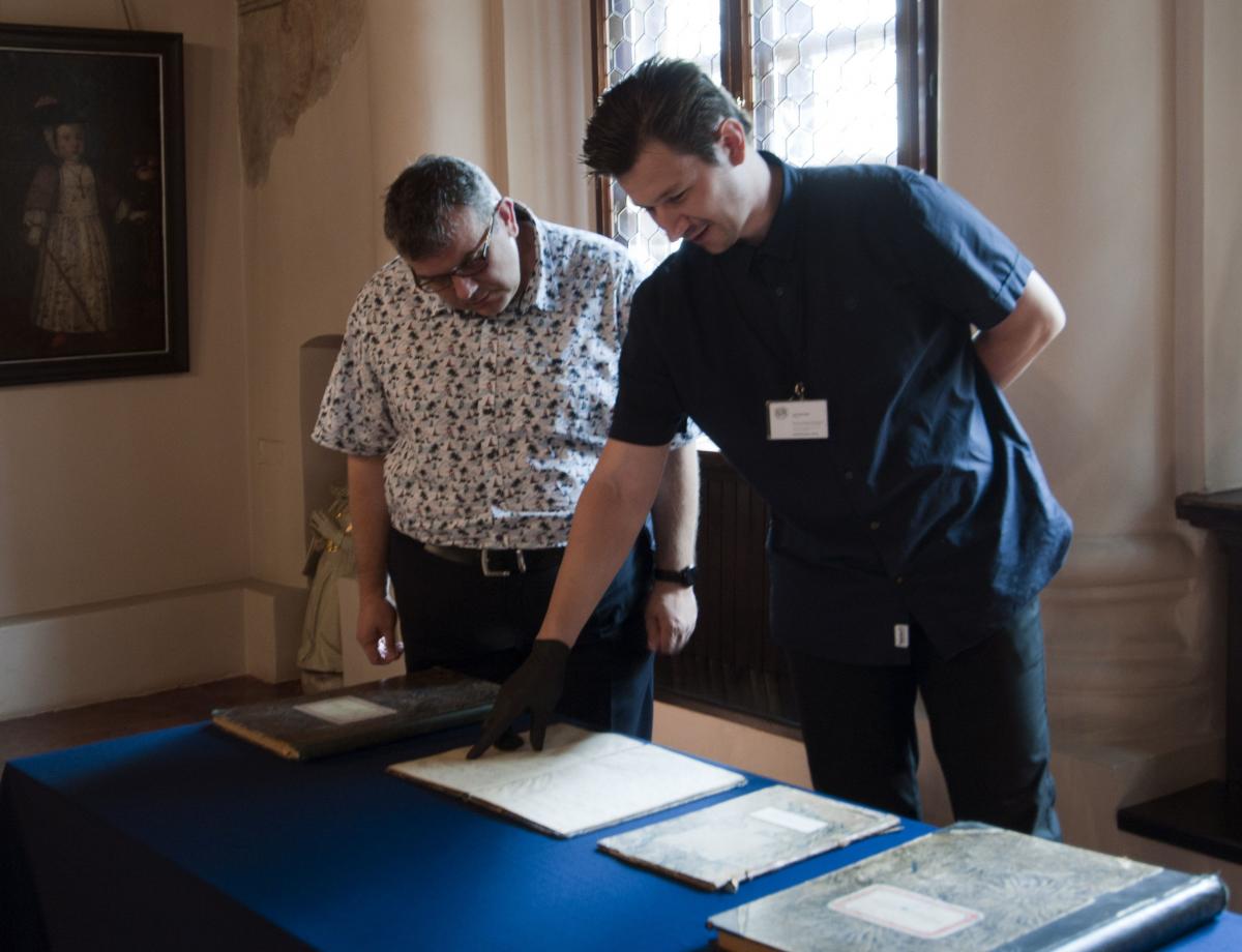 Pełniący obowiązki dyrektora muzeum, Konrad Sawiński oraz prowadzący prezentację dr Robert Kolano.

<br/>fot.Muzeum Kamienica Orsettich