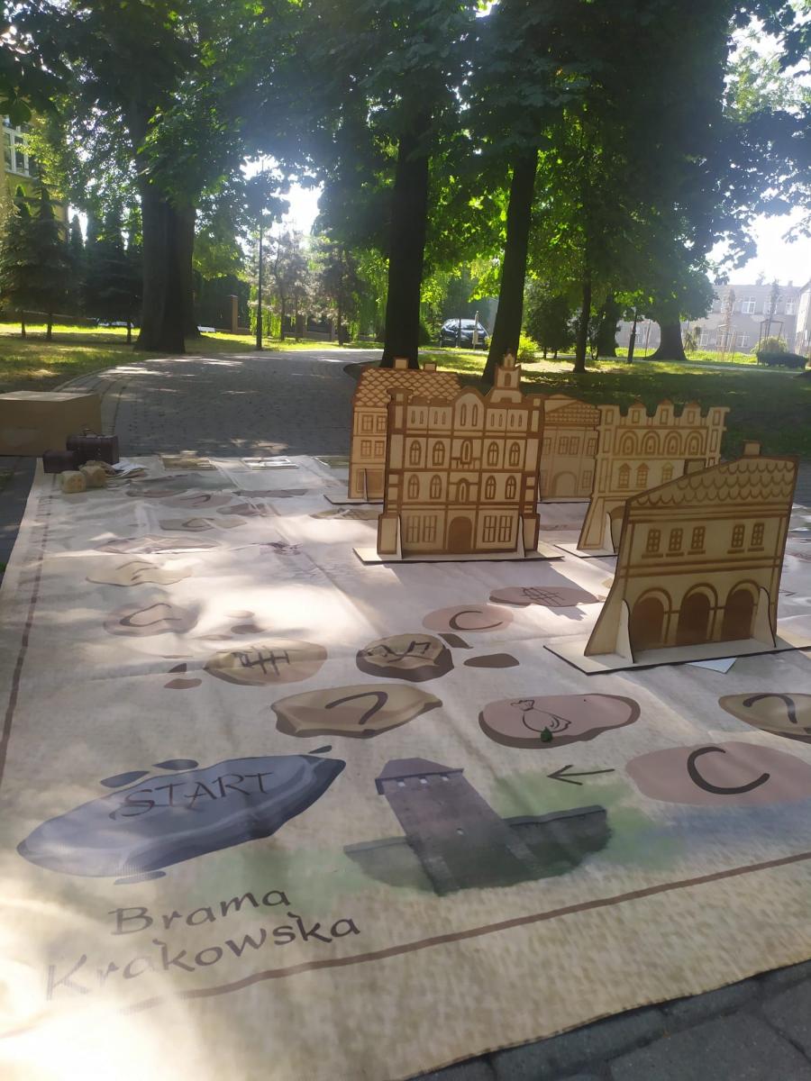 Plansza do gry, której celem jest wykupienie jarosławskich kamienic.
<br/>fot.archiwum autora