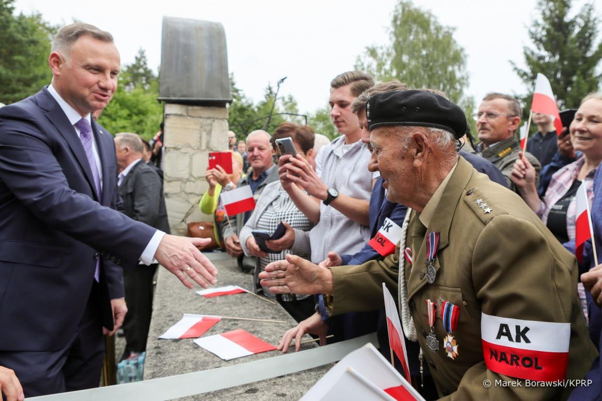 Prezydent RP Andrzej Duda spotkał się z ostatnim żyjącym członkiem kompanii Narol Władysławem Wolańczykiem.<br/>fot.Kancelaria Prezydenta RP