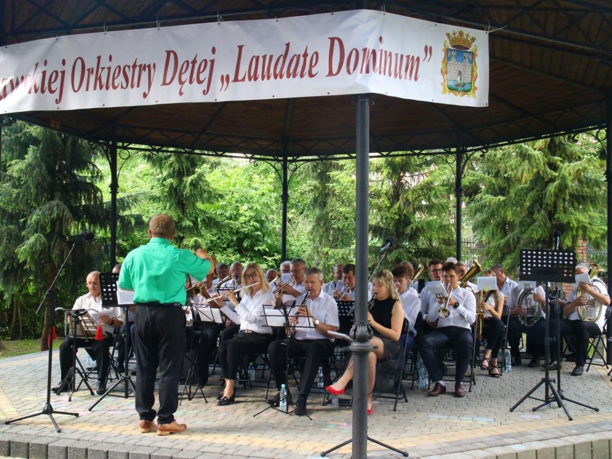 „Laudate Dominum” podczas plenerowego koncertu.<br/>fot.Henryk Grymuza