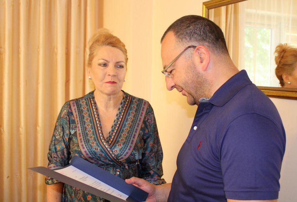 R. Haśkiewicz-Kudła związana jest ze szkołą w Bolestraszycach od początku swojej kariery zawodowej w edukacji. – Mam wiele planów na tę kadencję – zapewniła, odbierając z rąk włodarza gminy Żurawica Tomasza Szeleszczuka dokument potwierdzający powierzenie jej po raz 4. stanowiska dyrektora SP w Bole