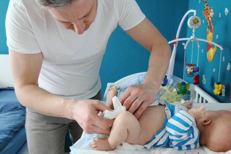 Urlop rodzicielski nie bije rekordów wśród ojców na Podkarpaciu, za to chętnie korzystają z ojcowskiego, a coraz częściej także z macierzyńskiego, który przysługuje świeżo upieczonym tatusiom po upływie 14 tygodni urlopu macierzyńskiego zarezerwowanego dla matki dziecka.

<br/>fot.ze zbiorów własnyc