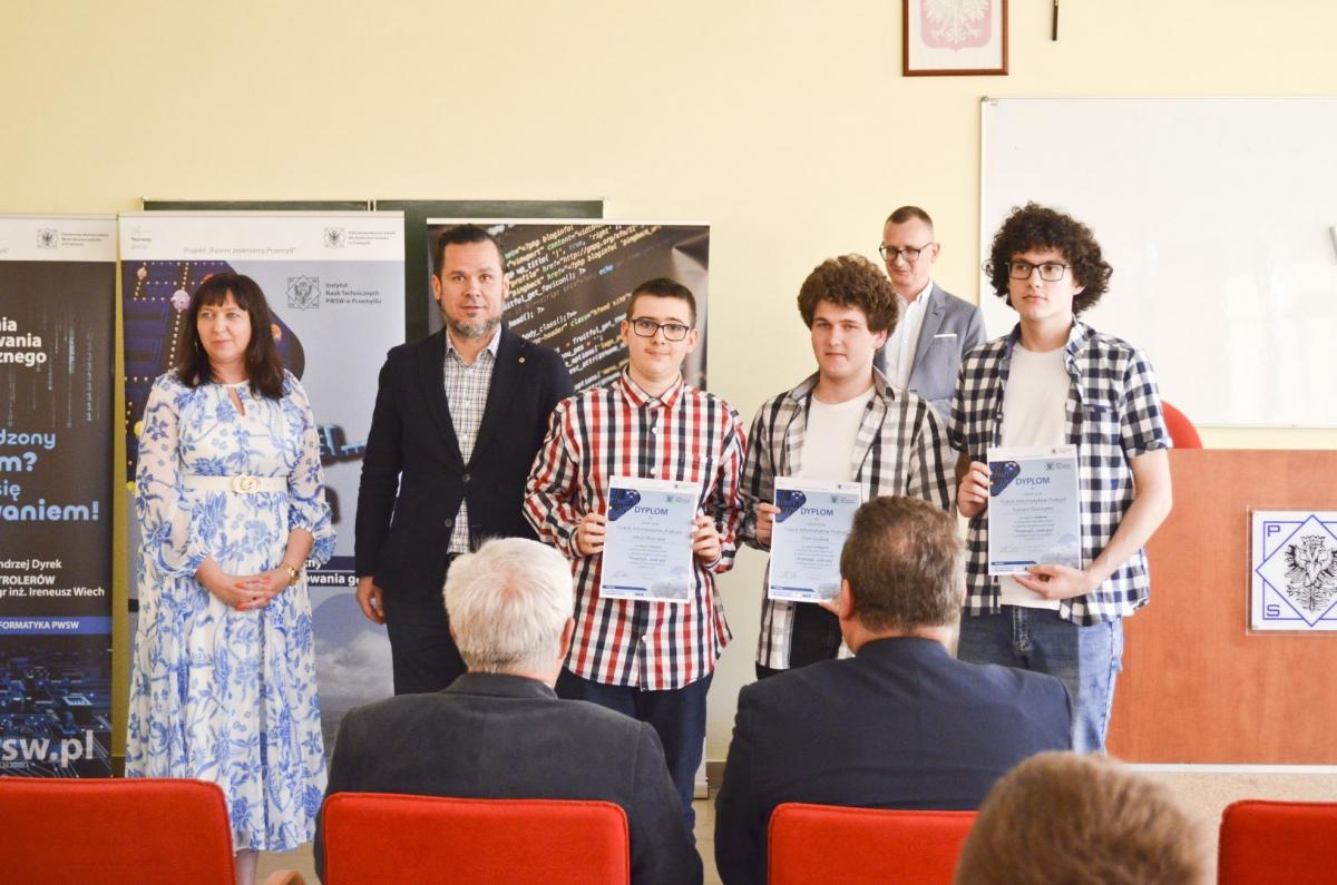 Stworzenie pasjonującej gry komputerowej to wyzwanie. Okazuje się, że w Przemyślu młodych talentów w tej dziedzinie nie brakuje. Czy w przyszłości zamienią swoją pasję na satysfakcjonującą pracę? Biorąc pod uwagę fakt, jak szybko rozwija się branża gier komputerowych, szanse są całkiem spore. Na zdj
