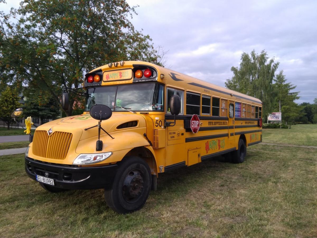 Wesoły autobus już zaparkował na placu obok Urzędu Gminy w Żurawicy. Początek zabawy już jutro (12 lipca br.) o godzinie 10. Zapraszamy!<br/>fot.ze zbiorów własnych