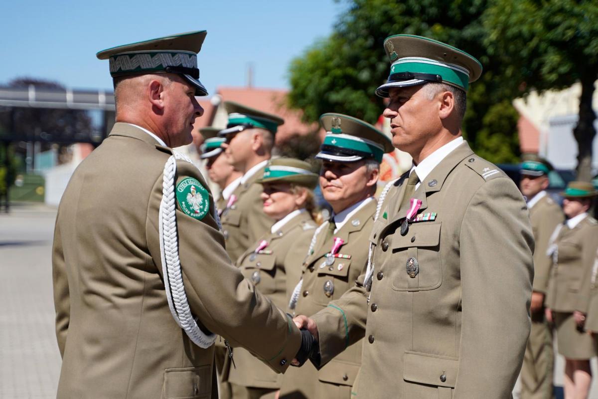 Wyjątkowe spotkanie oraz apel połączone zostało z wręczenia odznaczeń i wyróżnień dla funkcjonariuszy bieszczadzkiego oddziału.<br/>fot.serwis BiOSG