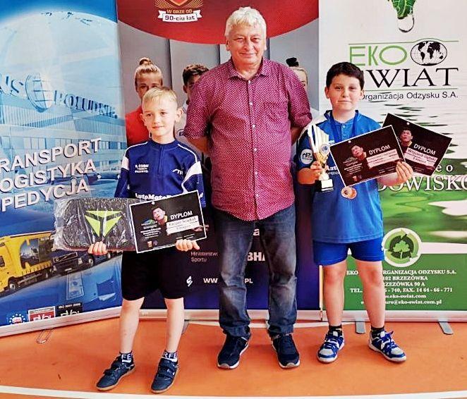 Wojciech Dębski (z prawej) i Kacper Ściubak w towarzystwie trenera Nurtu Przemyśl Zdziasława Bodnara.<br/>fot.ze zbiorów własnych