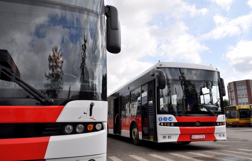 Jakiś czas temu miasto ogłosiło przetarg na zakup 15 autobusów klasy Maxi, przeznaczonych do komunikacji miejskiej. Za 7 z nich MZK sp. z o.o. w Przemyślu ma zasilać miejski budżet w ramach opłat za dzierżawę.<br/>fot.ze zbiorów własnych