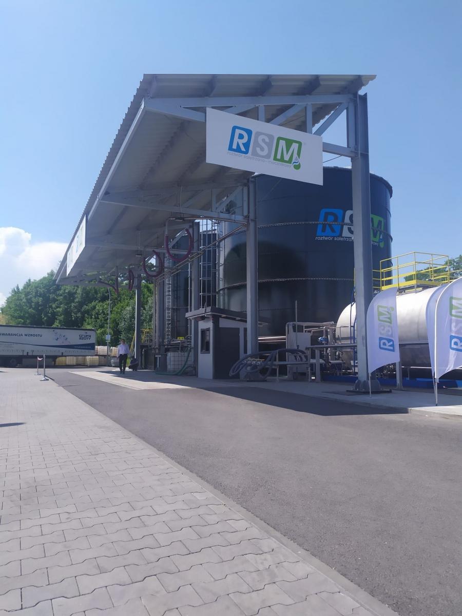  Tak wyglądają cysterny do przechowywania płynnego nawozu RSM.
<br/>fot.archiwum autora