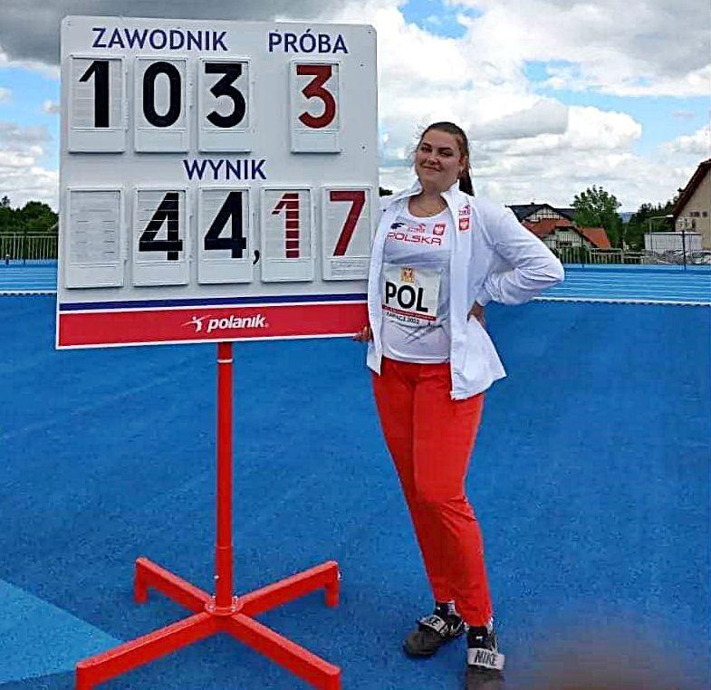 Anna Kicińska pobiła rekord życiowy w rzucie dyskiem 1-kilogramowym.<br/>fot.ze zbiorów własnych