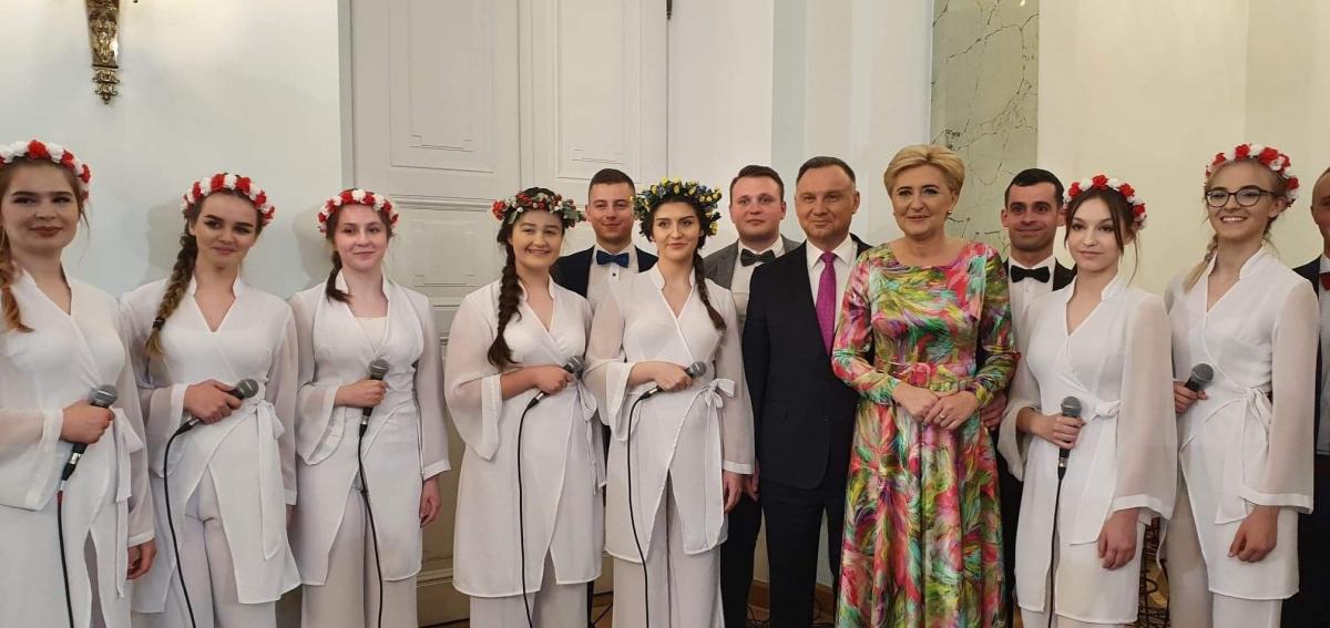 Zespół „Szarotki” z Klubu 5 Batalionu Strzelców Podhalańskich z Przemyśla podczas koncertu z okazji Dnia Dziecka w Pałacu Prezydenckim w Warszawie.<br/>fot.ze zbiorów własnych