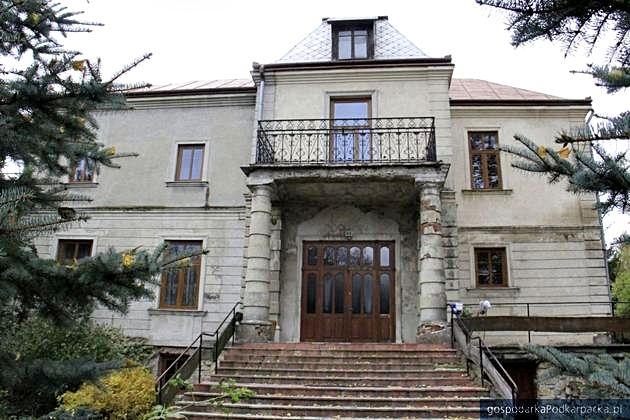 Najwięcej otrzymała Archidiecezja Przemyska (200 tys. zł) na remont dachu, wzmocnienie i naprawę balkonów i stropu w zespole pałacowo-parkowym w Maćkowicach w gminie Żurawica. <br/>fot.ze zbiorów własnych