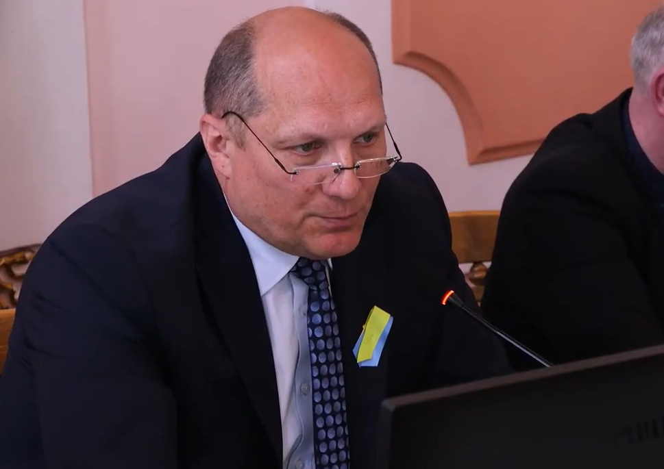 Przewodniczący Rady Miasta Jarosław Szczepan Łąka: “Bierzmy odpowiedzialność za słowa, które padają z naszych ust”.<br/>fot.www.youtube.com