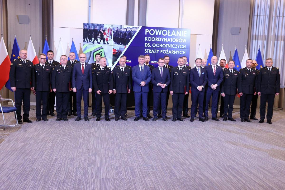 –Polska ma unikalny system ochrony przeciwpożarowej, unikalny system zarządzania kryzysowego, oparty zarówno na służbie zawodowej, jak i na służbie ochotniczej. Ta współpraca to wielka sprawa – mówił wiceminister Maciej Wąsik.<br/>fot.st. str. Monika Nowakowska - Brynda, bryg. Karol Kierzkowski  KG 