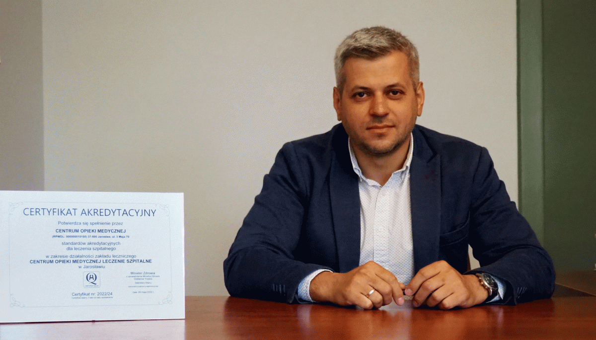  Dyrektor COM w Jarosławiu, Piotr Pochopień zaznacza, że Certyfikat Akredytacyjny to tylko jedna ze składowych rozwoju szpitala.
<br/>fot.COM Jarosław 