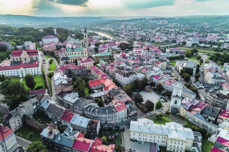 Przemyśl w 2021 r. zanotował ujemny przyrost naturalny, który wyniósł minus 587 na 1 tys. mieszkańców. Dużo więcej niż rok wcześniej – w 2020 r. był on na poziomie minus 422 na 1 tys. mieszkańców.