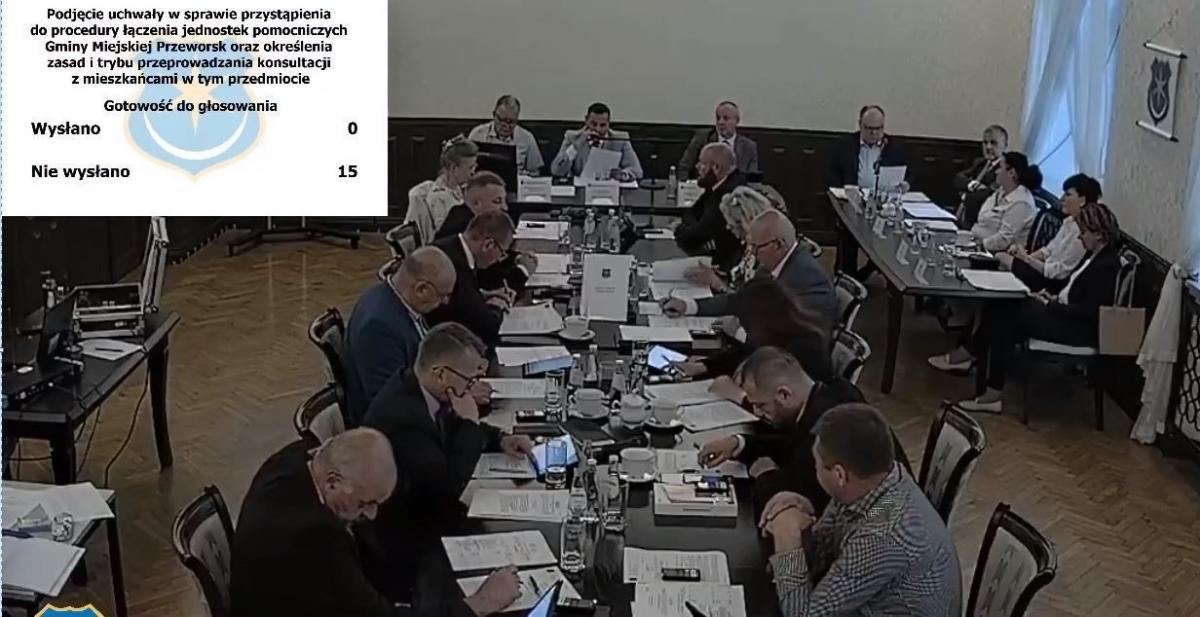 Sesja przebiegała w spokojnej atmosferze, a wszelkie projekty były uchwalane jednogłośnie.