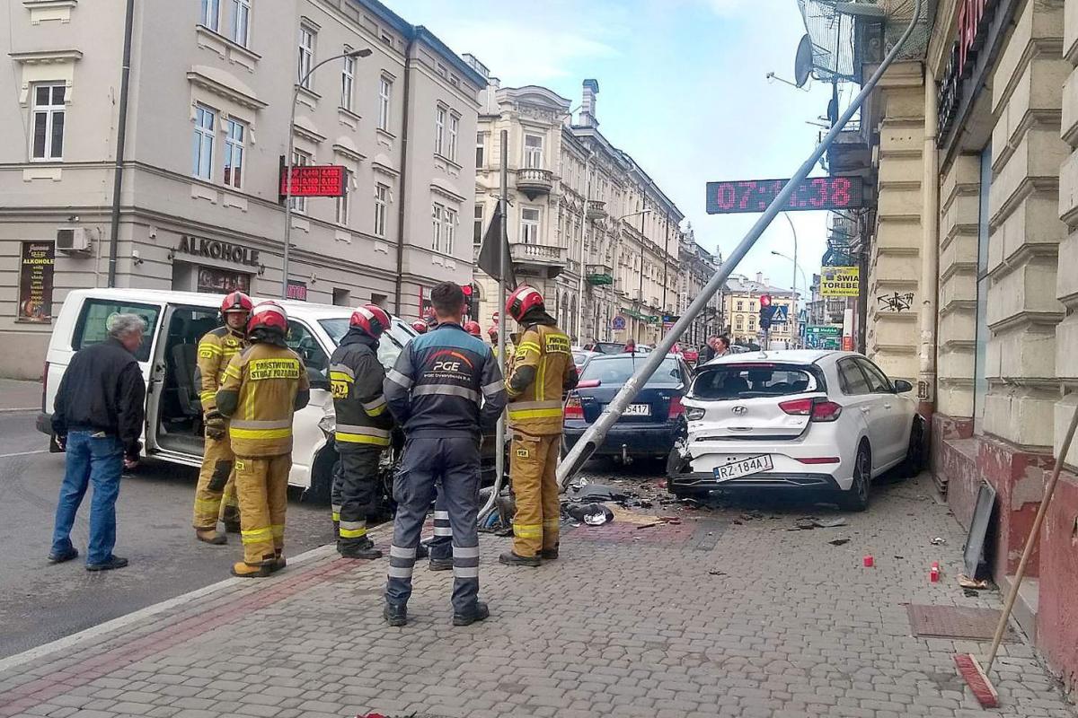 Kolizja na ulicy Mickiewicza w Przemyślu.<br/>fot.Jacek Szwic