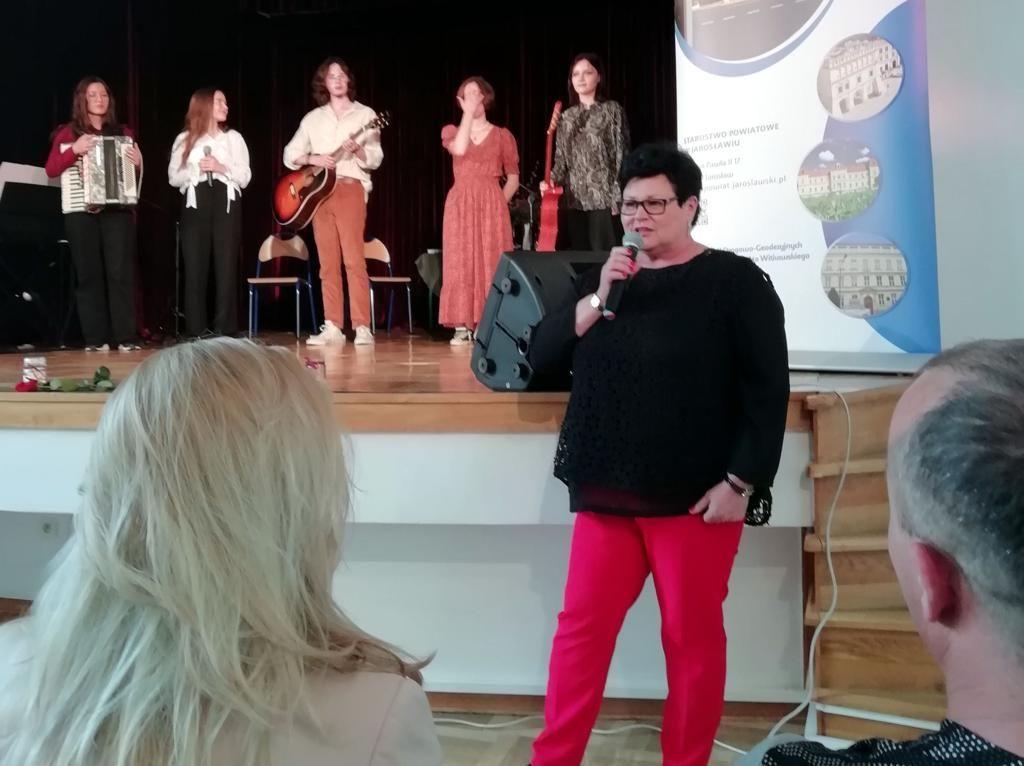 Na koncercie pojawiła się Marta Kurpiel, naczelnik Wydziału Edukacji i Spraw Społecznych Starostwa Powiatowego w Jarosławiu.<br/>fot.powiat.jaroslawski.pl